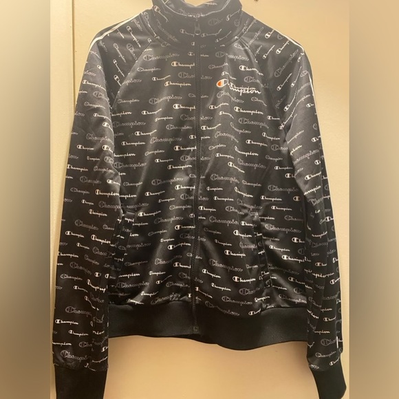 CHAMPION Activewear - Picture 2 of 5